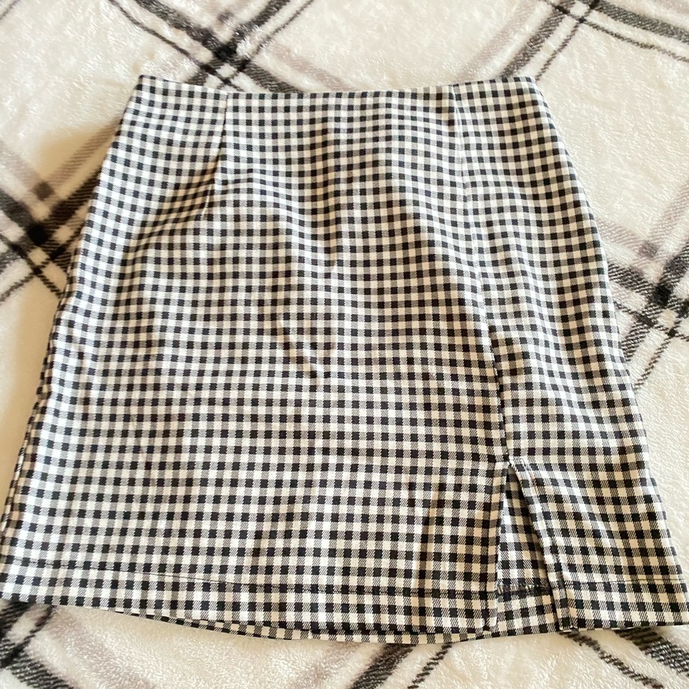 BLACK & WHITE skirt !!